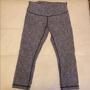 Lululemon black and white crop leggings